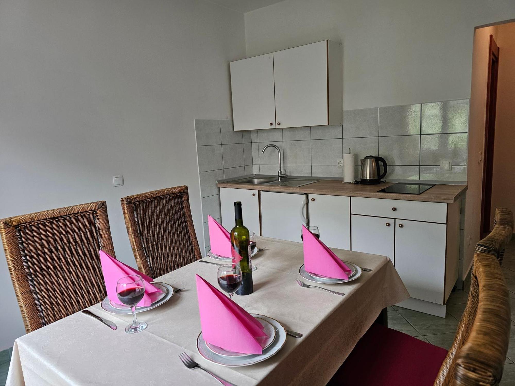 Apartments Kovac Makarska Quarto foto