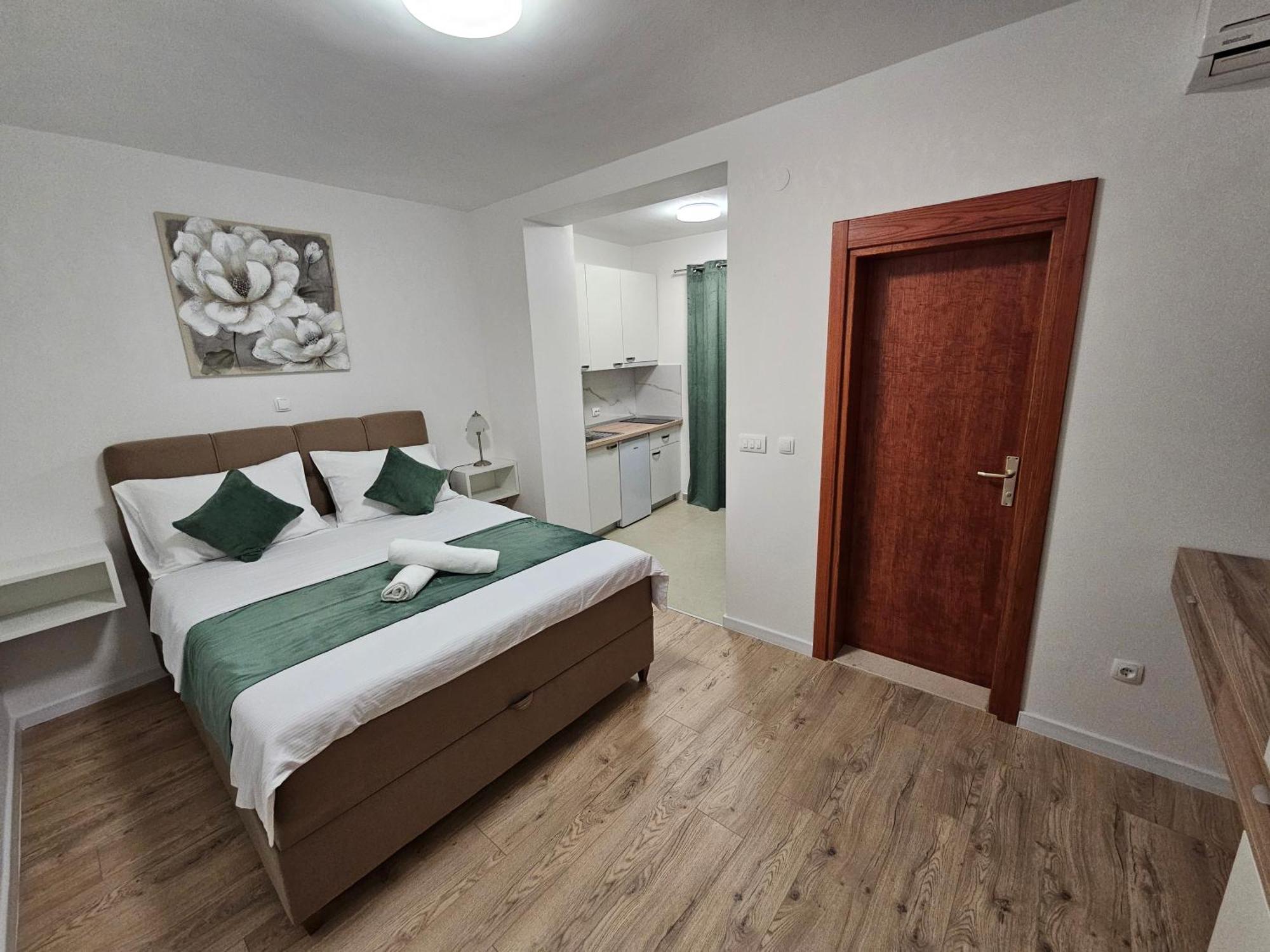 Apartments Kovac Makarska Exterior foto