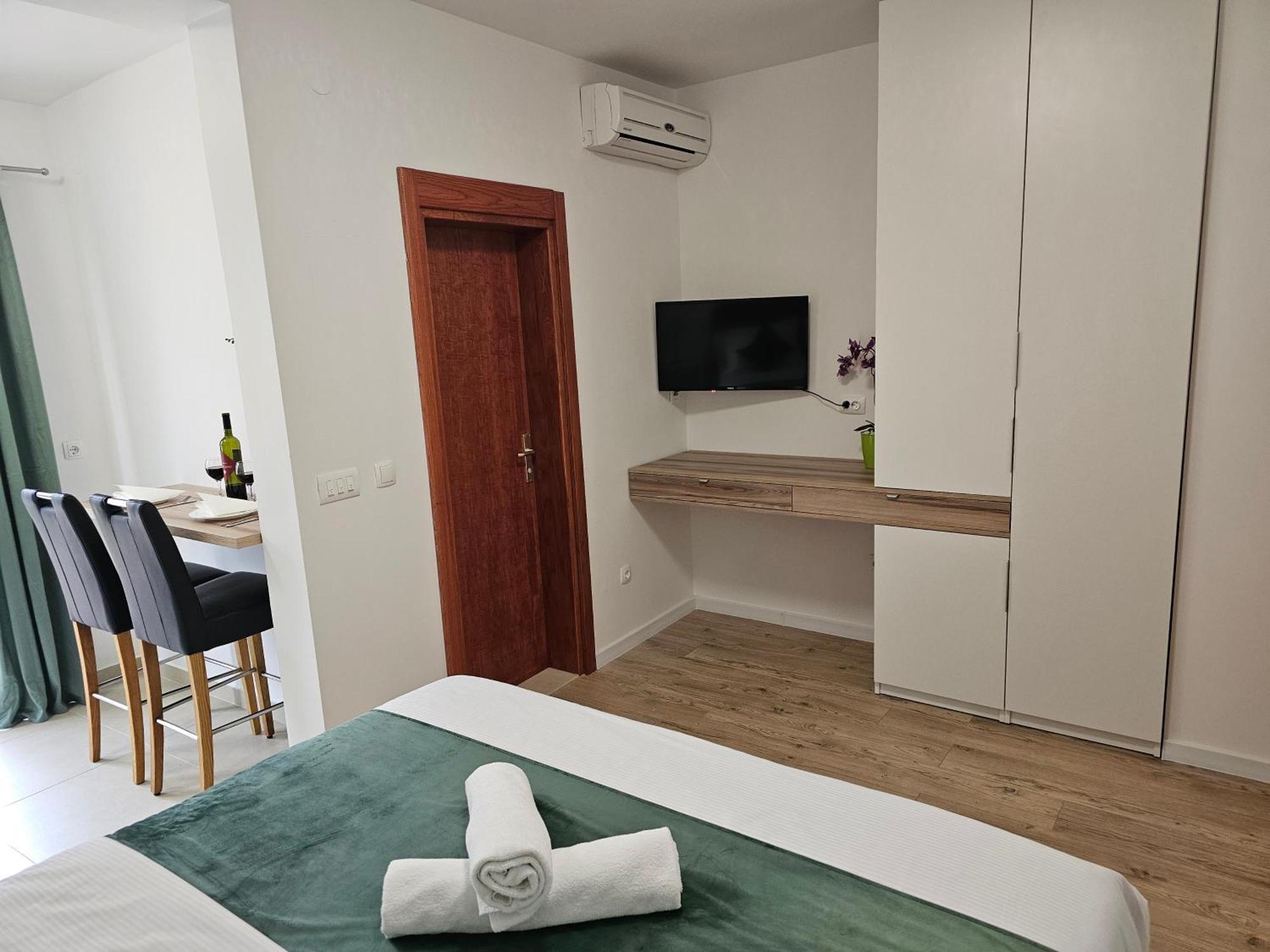 Apartments Kovac Makarska Exterior foto